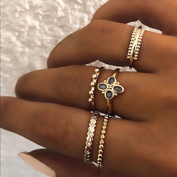 Jewelry - BUY 2 GET 1 FREE✨ 5 gold rings midi set